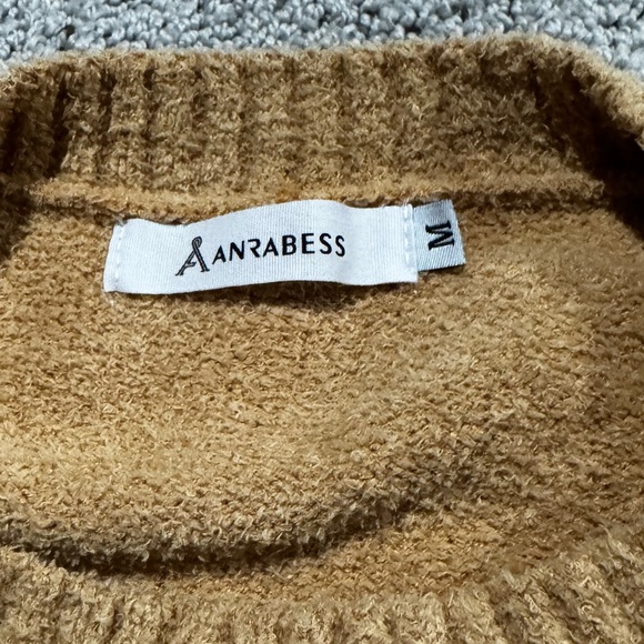 Medium cozy tan sweater - Picture 3 of 3